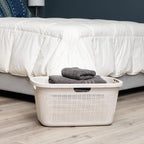 Mind Reader 40L Laundry Basket, Linen Design Clothes Hamper, Plastic Storage Bin with Handles, Ivory